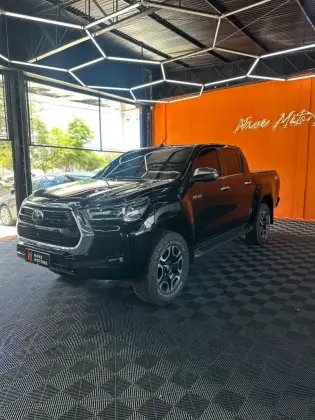 TOYOTA HILUX 2.8 D-4D TURBO DIESEL CD SRX 4X4 AUTOMÁTICO
