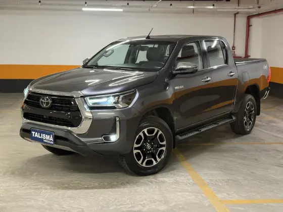 TOYOTA HILUX 2.8 D-4D TURBO DIESEL CD SRX 4X4 AUTOMÁTICO