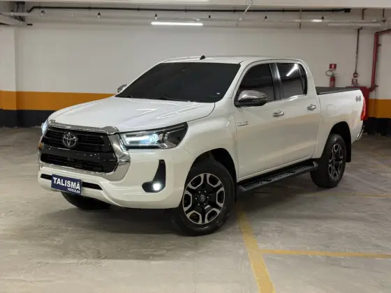 TOYOTA HILUX 2.8 D-4D TURBO DIESEL CD SRX 4X4 AUTOMÁTICO