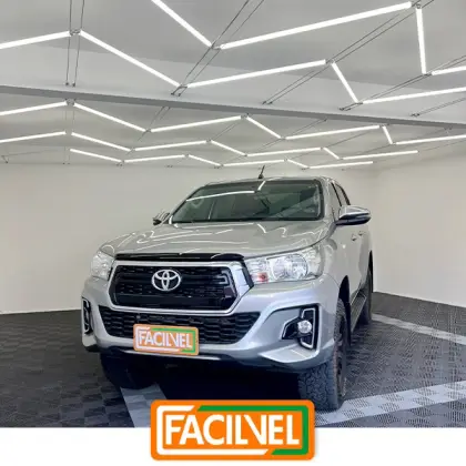 TOYOTA HILUX 2.8 SR 4X4 CD 16V DIESEL 4P AUTOMÁTICO
