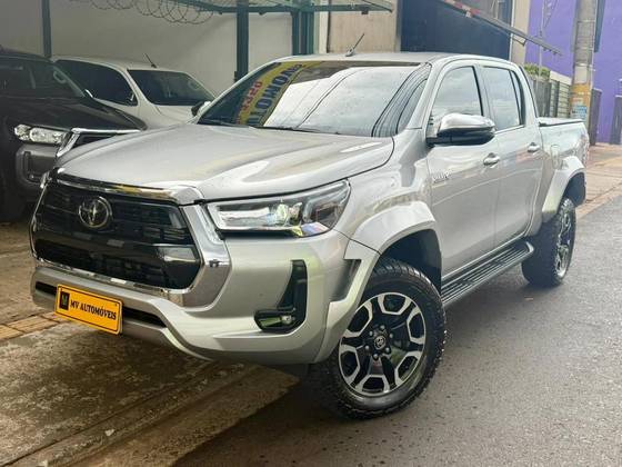 TOYOTA HILUX 2.8 D-4D TURBO DIESEL CD SRX PLUS 4X4 AUTOMÁTICO