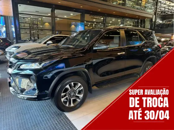 TOYOTA HILUX SW4 2.8 D-4D TURBO DIESEL DIAMOND 7L 4X4 AUTOMÁTICO