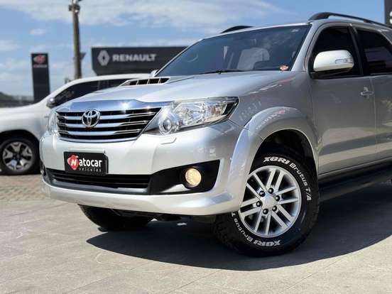TOYOTA-HILUX SW4-3.0 SRV 4X4 16V TURBO INTERCOOLER DIESEL 4P AUTOMÁTICO TOYOTA-HILUX SW4-2014