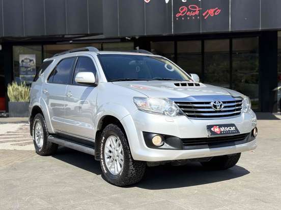 TOYOTA-HILUX SW4-2014