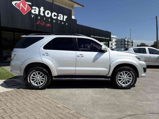 TOYOTA-HILUX SW4-2014