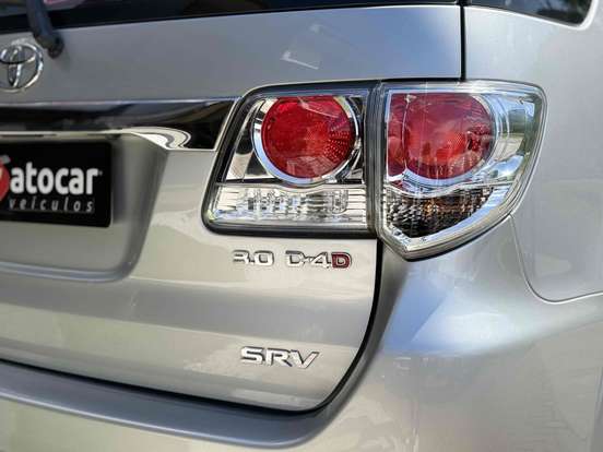 TOYOTA-HILUX SW4-3.0 SRV 4X4 16V TURBO INTERCOOLER DIESEL 4P AUTOMÁTICO TOYOTA-HILUX SW4-2014
