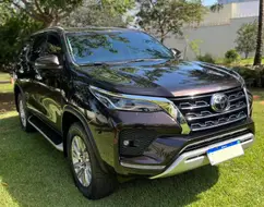 TOYOTA HILUX SW4 2.8 D-4D TURBO DIESEL SRX 7L 4X4 AUTOMÁTICO TOYOTA HILUX SW4 2.8 D-4D TURBO DIESEL SRX 7L 4X4 AUTOMÁTICO