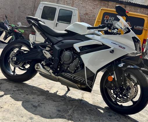 TRIUMPH DAYTONA 660 
