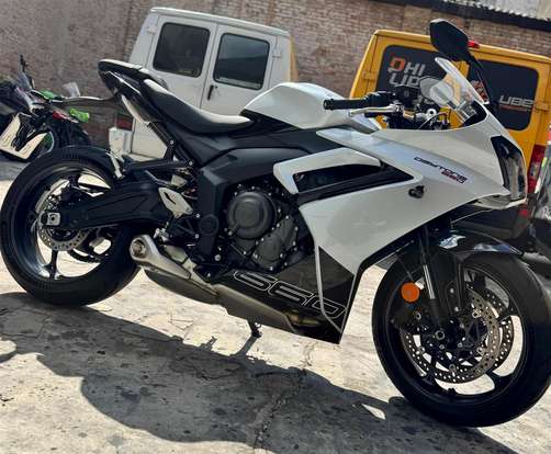 TRIUMPH-DAYTONA 660-2025