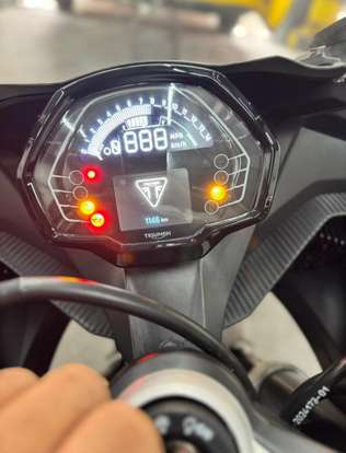 TRIUMPH-DAYTONA 660-2025