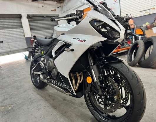 TRIUMPH-DAYTONA 660-2025