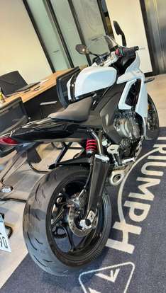 TRIUMPH-DAYTONA 660-2025