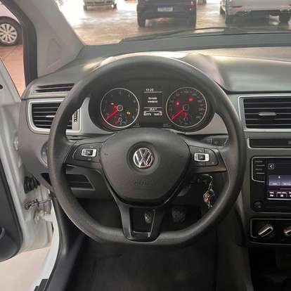 VOLKSWAGEN-FOX-2018