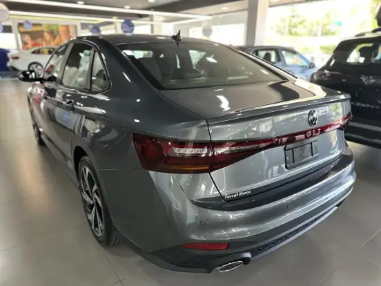VOLKSWAGEN-JETTA-2025