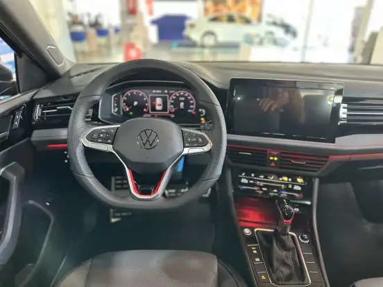 VOLKSWAGEN-JETTA-2025