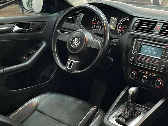 VOLKSWAGEN-JETTA-2.0 COMFORTLINE FLEX 4P MANUAL VOLKSWAGEN-JETTA-2013