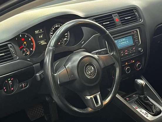 VOLKSWAGEN-JETTA-2.0 COMFORTLINE FLEX 4P MANUAL VOLKSWAGEN-JETTA-2013