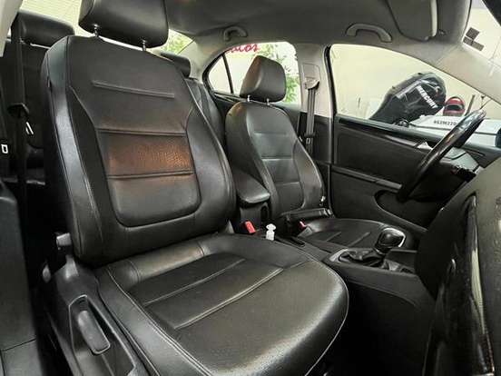 VOLKSWAGEN-JETTA-2.0 COMFORTLINE FLEX 4P MANUAL VOLKSWAGEN-JETTA-2013