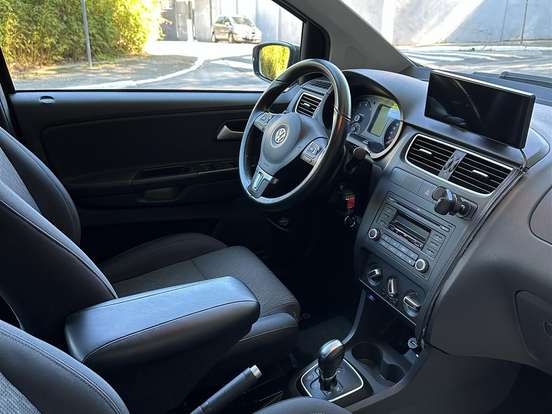 VOLKSWAGEN-FOX-1.6 MI 8V FLEX 4P AUTOMATIZADO VOLKSWAGEN-FOX-2013