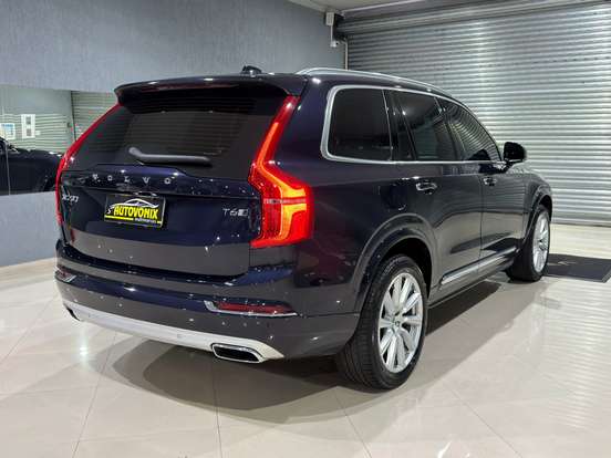 VOLVO-XC90-2018