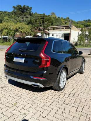 VOLVO-XC90-2018