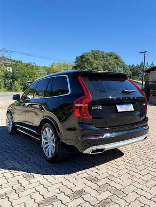 VOLVO-XC90-2018