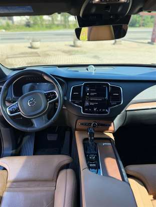 VOLVO-XC90-2018