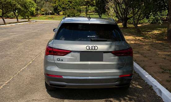 AUDI-Q3-2021