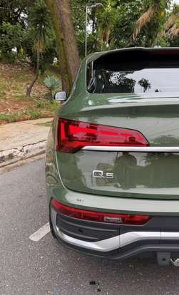 AUDI-Q5-2021