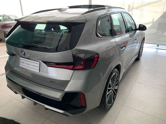 BMW-iX1-2025