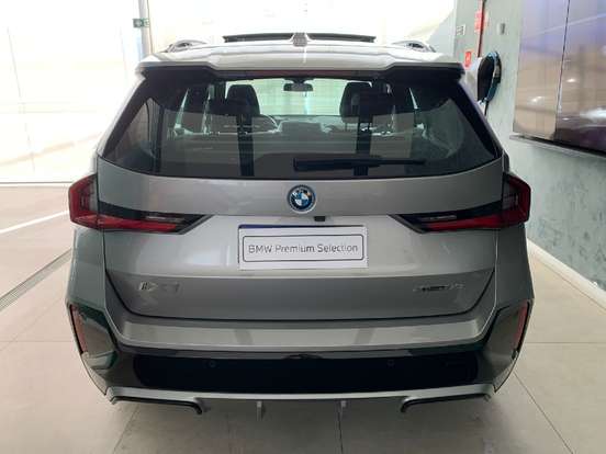 BMW-iX1-2025