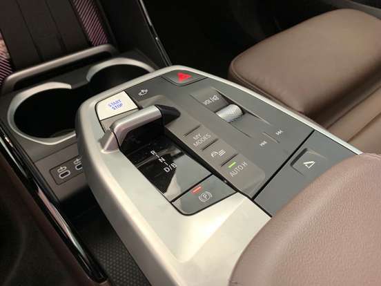 BMW-iX1-2025