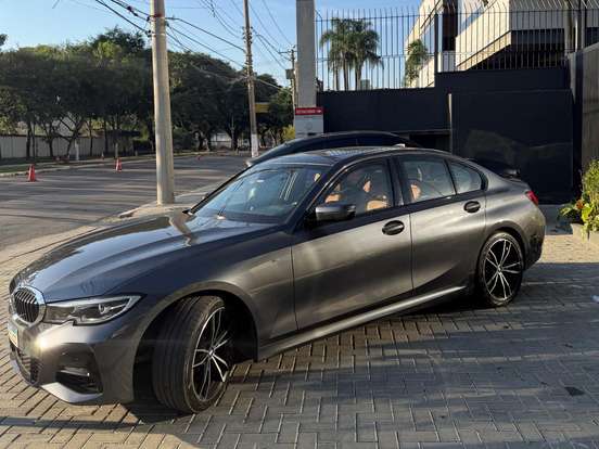BMW-320i-2.0 16V TURBO GASOLINA M SPORT AUTOMÁTICO BMW-320i-2020