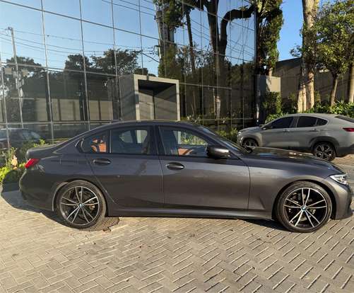 BMW-320i-2020