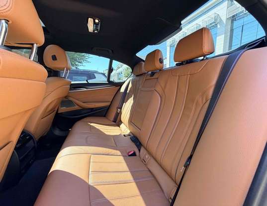 BMW-530e-2021