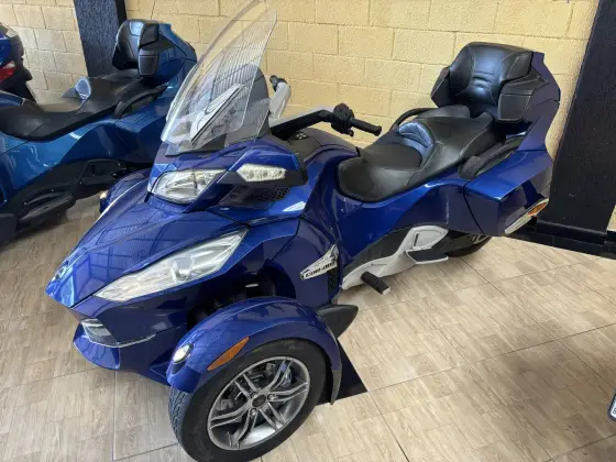 CAN-AM SPYDER RT-S 