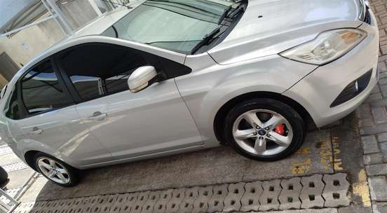 FORD-FOCUS-2010