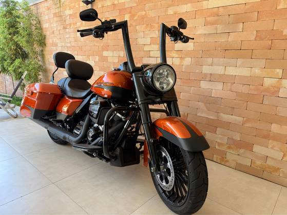 HARLEY-DAVIDSON ROAD KING SPECIAL 