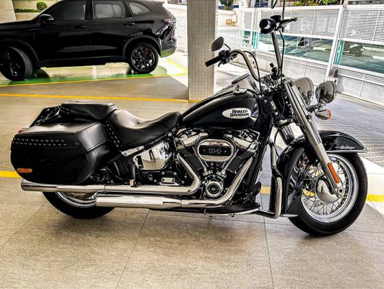 HARLEY-DAVIDSON SOFTAIL HERITAGE CLASSIC 114 