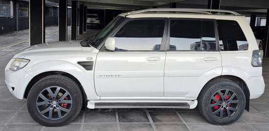 MITSUBISHI-PAJERO TR4-2013