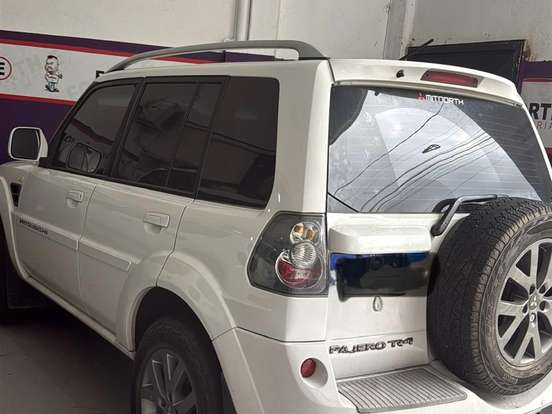 MITSUBISHI-PAJERO TR4-2.0 4X2 16V 140CV FLEX 4P AUTOMÁTICO MITSUBISHI-PAJERO TR4-2012