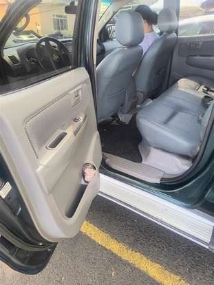 TOYOTA-HILUX-2005