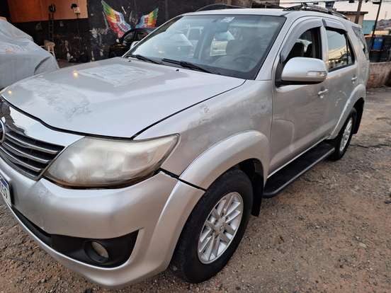 TOYOTA-HILUX SW4-2014