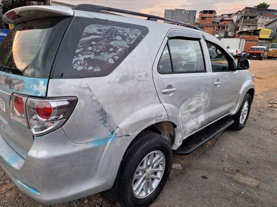 TOYOTA-HILUX SW4-2014