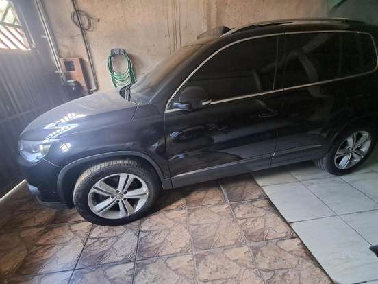 VOLKSWAGEN-TIGUAN-2011
