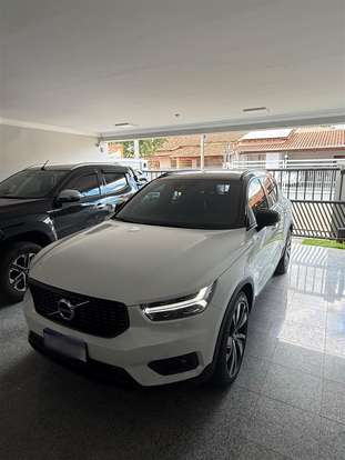 VOLVO-XC40-2021