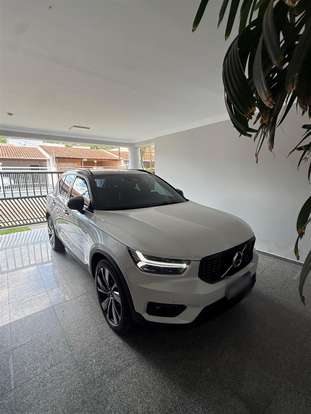 VOLVO-XC40-2021