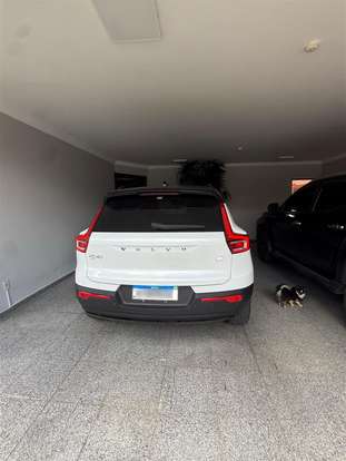 VOLVO-XC40-2021