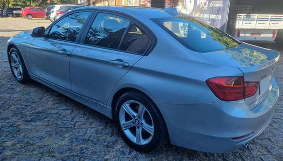 BMW-320i-2013