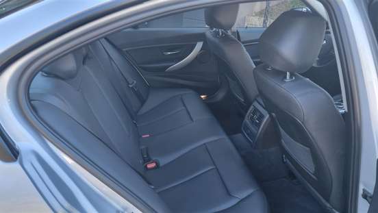 BMW-320i-2013